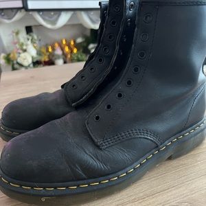 Doc Martin SMOOTH LEATHER LACE UP BOOTS